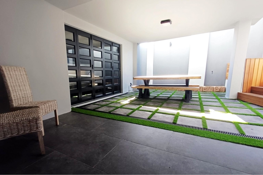 To Let 2 Bedroom Property for Rent in Bloubergstrand Western Cape